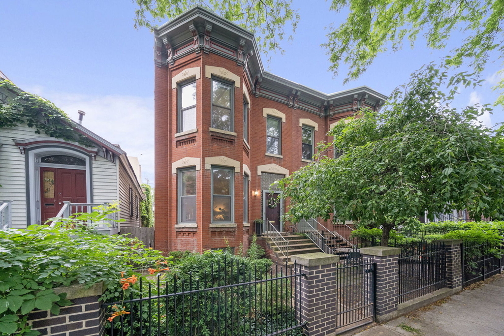 2110 N Dayton Street - Photo 0