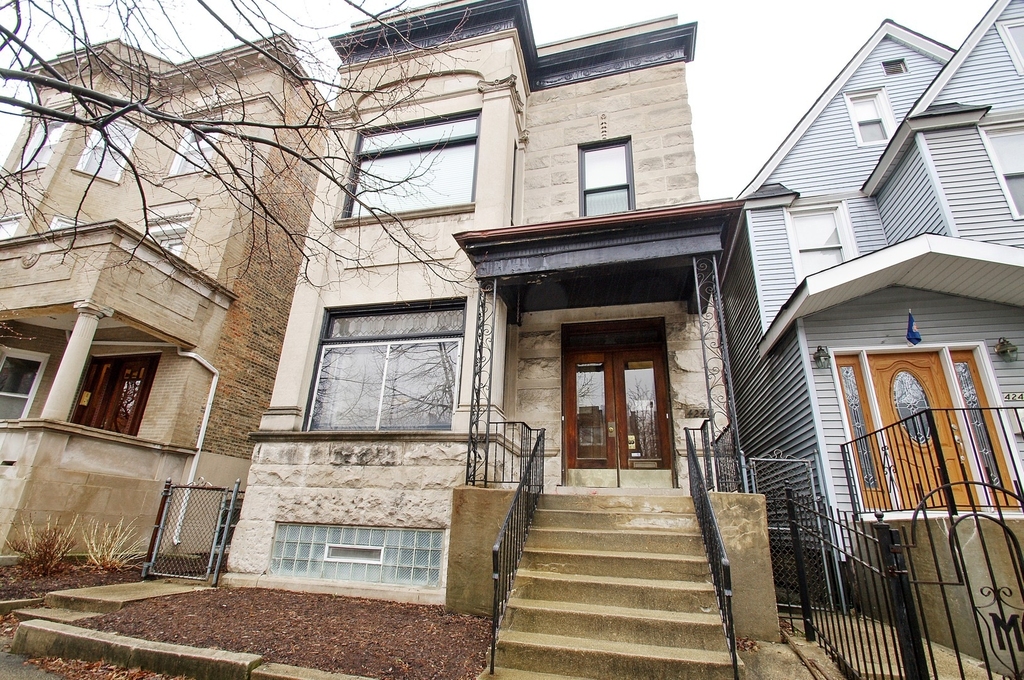 4240 N Ashland Avenue - Photo 0
