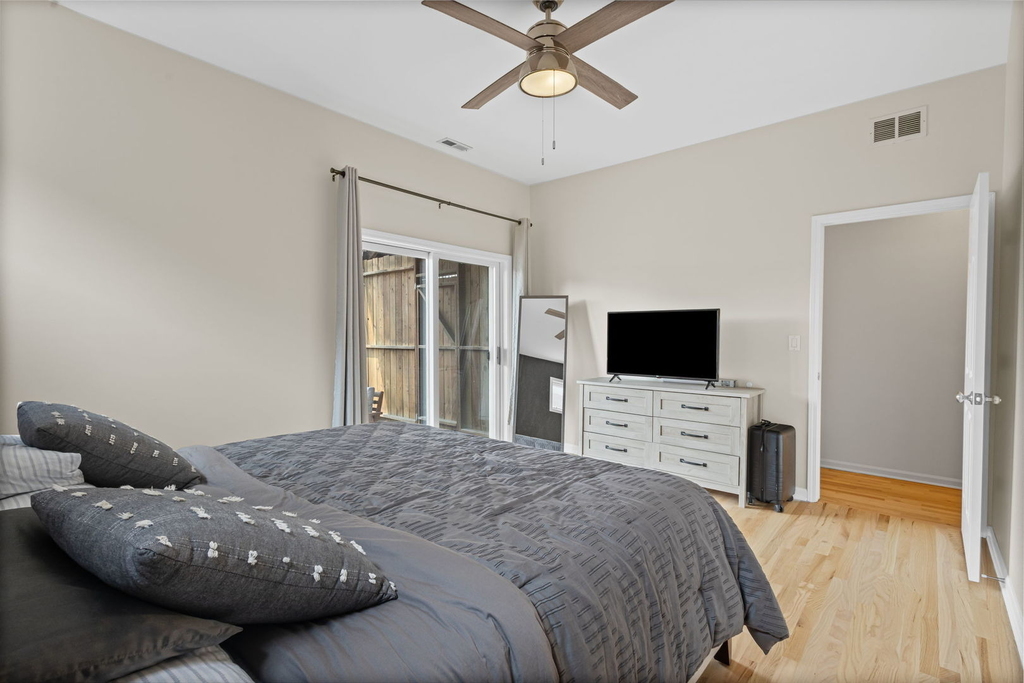 1433 W Belle Plaine Avenue - Photo 8