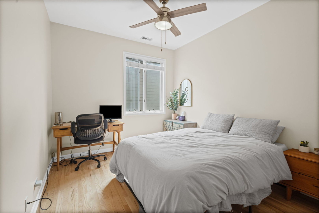 1433 W Belle Plaine Avenue - Photo 10
