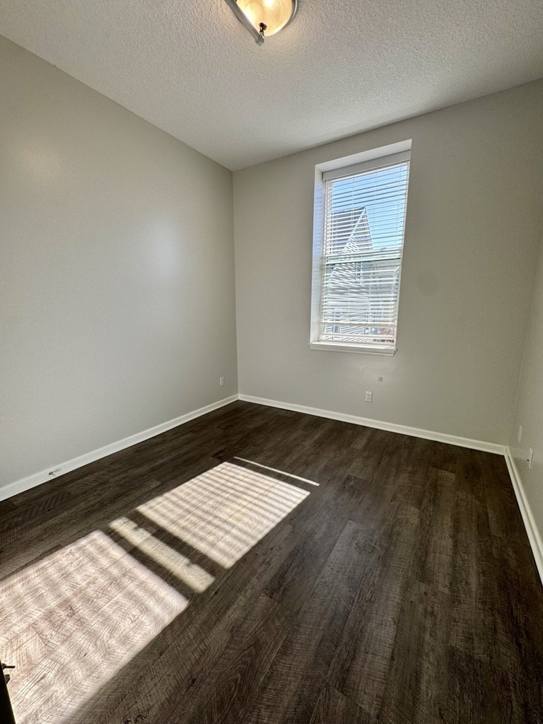 313 20th Street - Photo 5