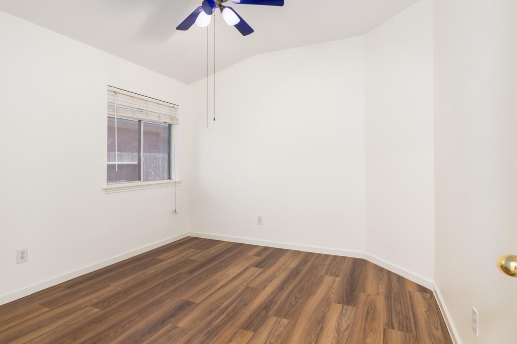 32350 Cross Spring Park Lane - Photo 21