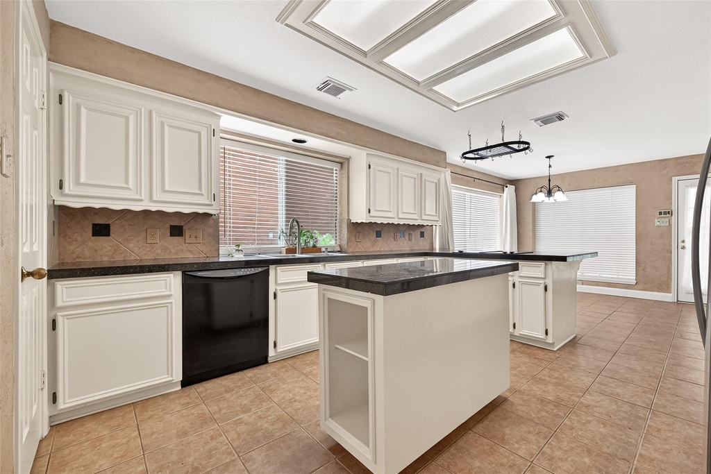 4506 Warwick Drive - Photo 9