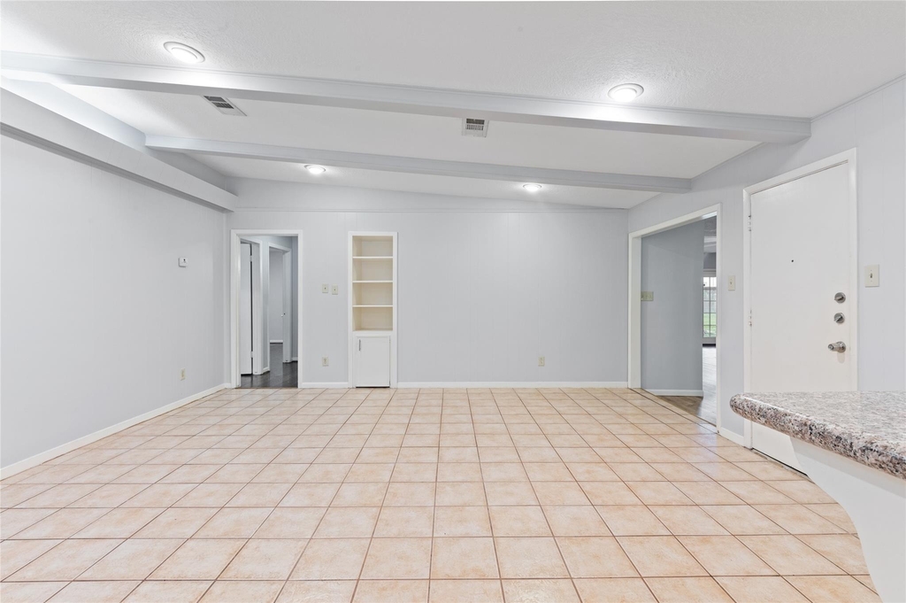 118 E Thornton Road - Photo 2