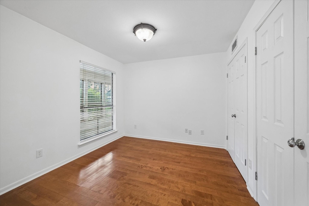 1601 S Shepherd Drive - Photo 4