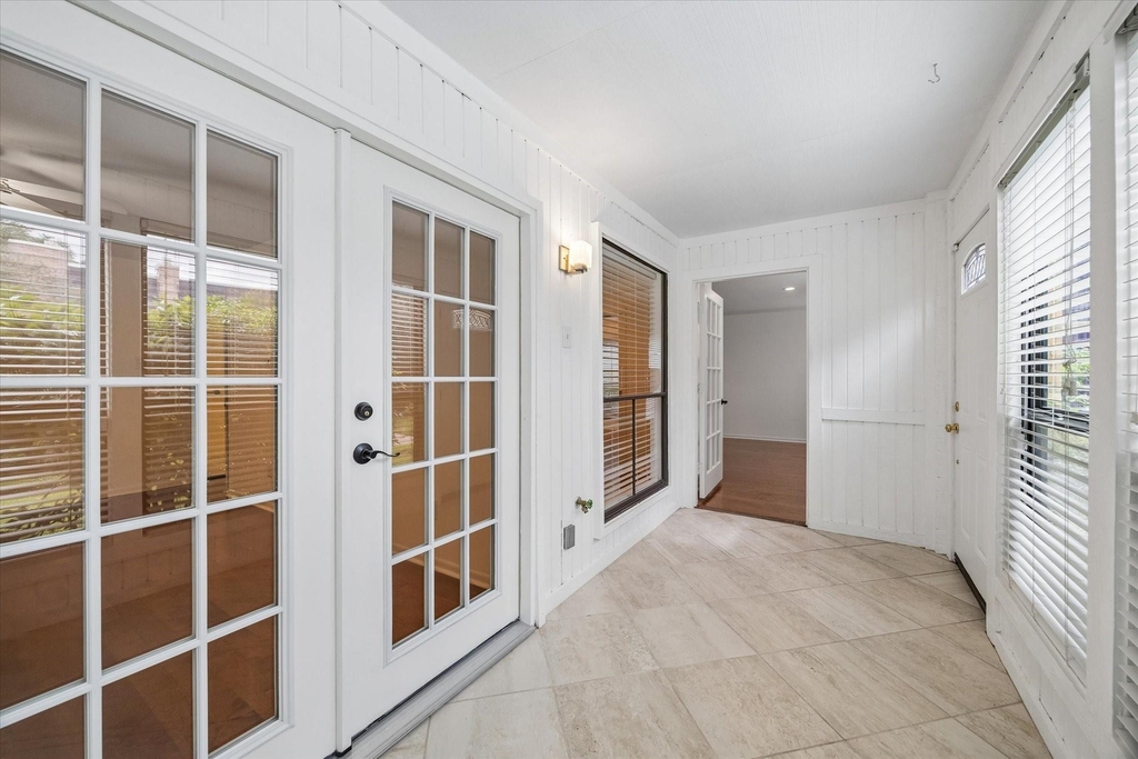 1601 S Shepherd Drive - Photo 6