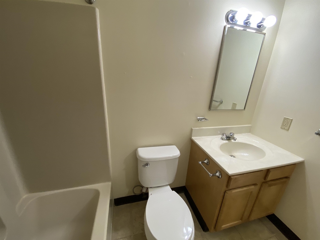 143 Eastern - Photo 25