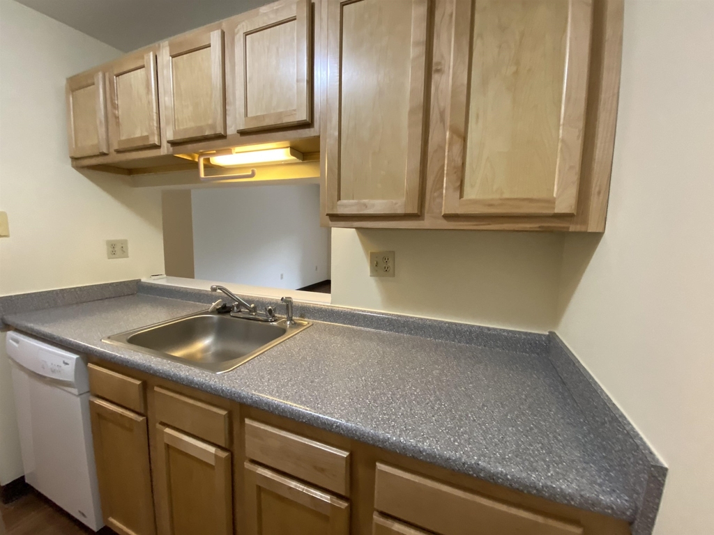 143 Eastern - Photo 8