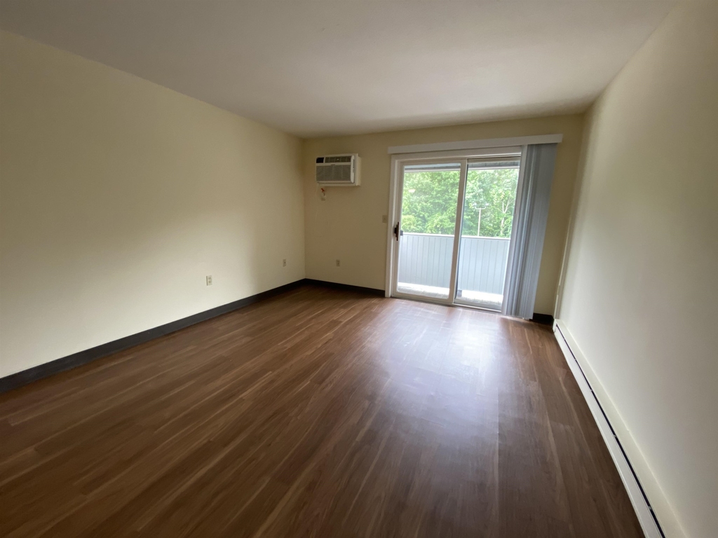 143 Eastern - Photo 16