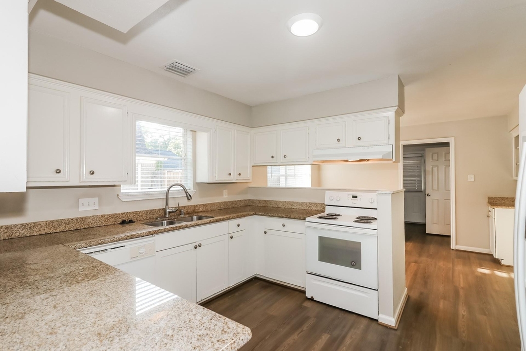 10530 Jaycreek Drive - Photo 4
