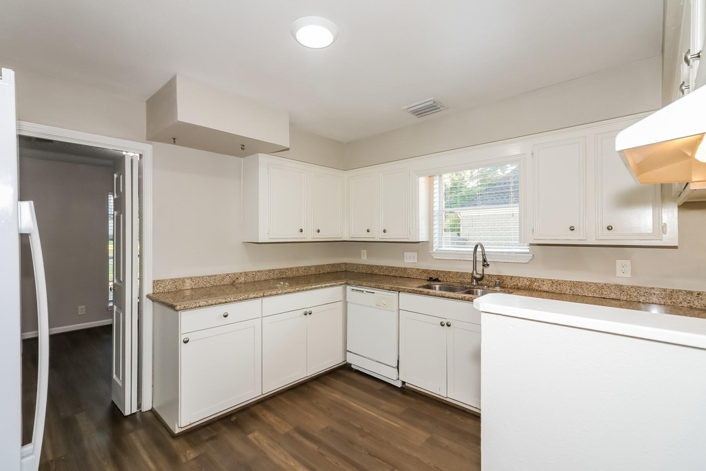 10530 Jaycreek Drive - Photo 5