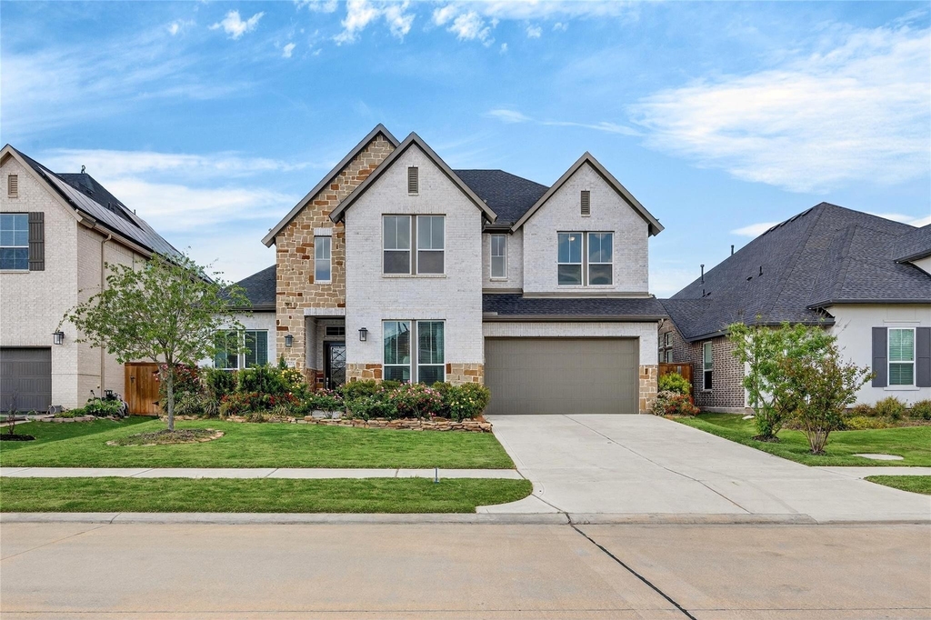 32018 Crested Knoll Court - Photo 0