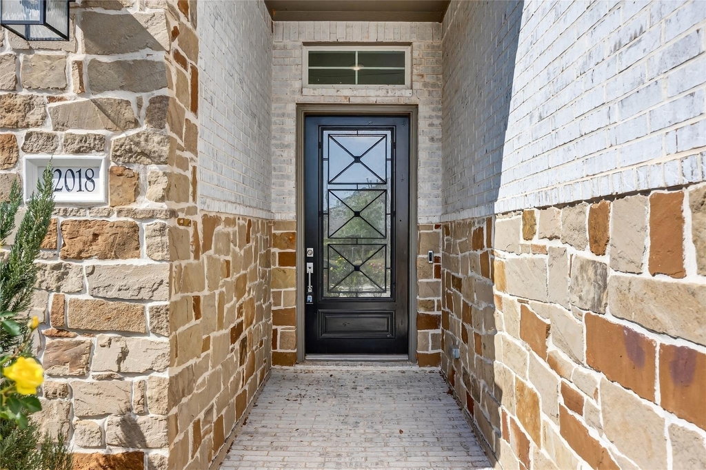 32018 Crested Knoll Court - Photo 3
