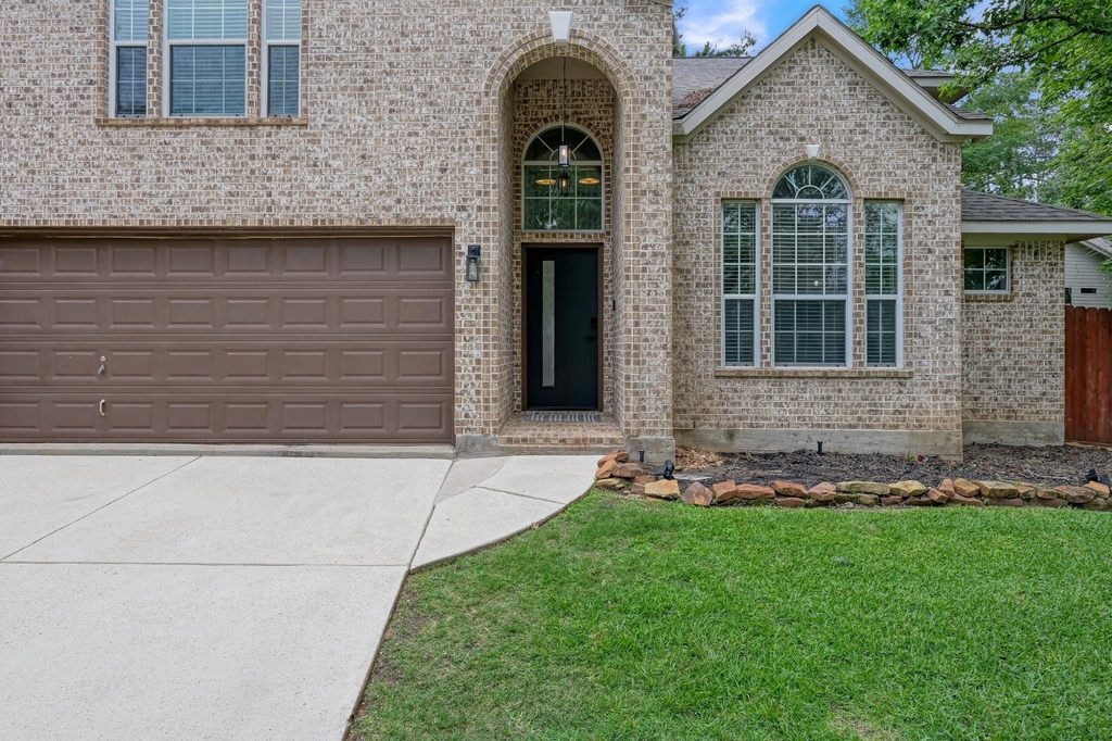 3215 Canterbury Lane - Photo 1