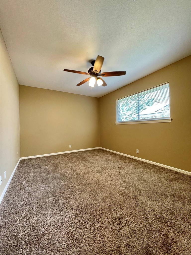 241 Crestwood Street - Photo 3