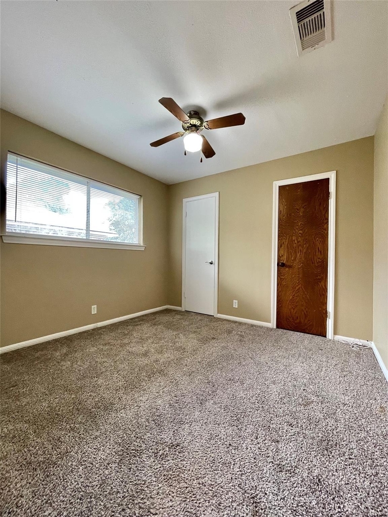 241 Crestwood Street - Photo 4