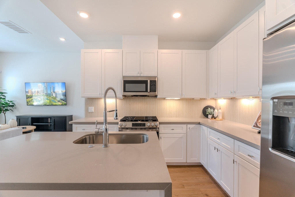 7613 Victory Reserve Street - Photo 6