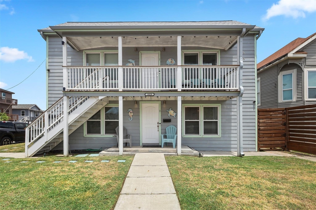 1028 Avenue K - Photo 1