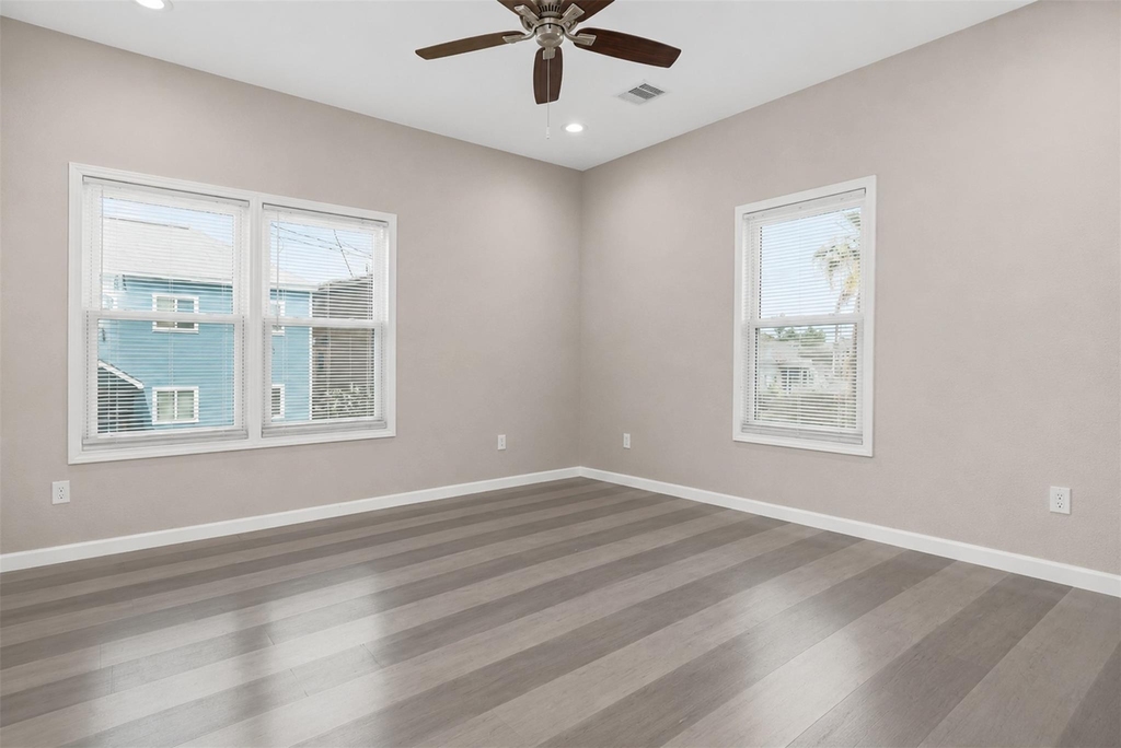 1028 Avenue K - Photo 12
