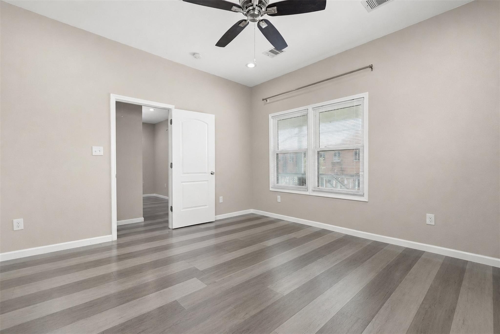 1028 Avenue K - Photo 15