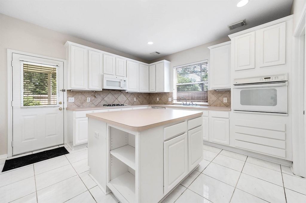 7902 Feather Springs - Photo 17