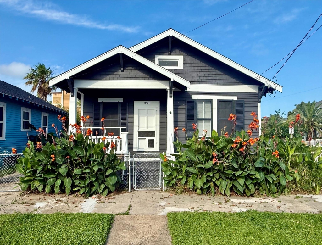 1924 26th Street - Photo 0