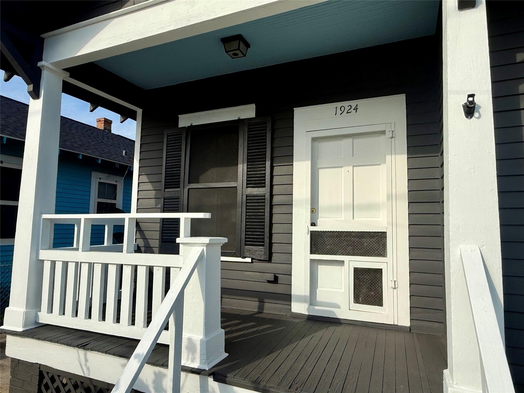 1924 26th Street - Photo 1