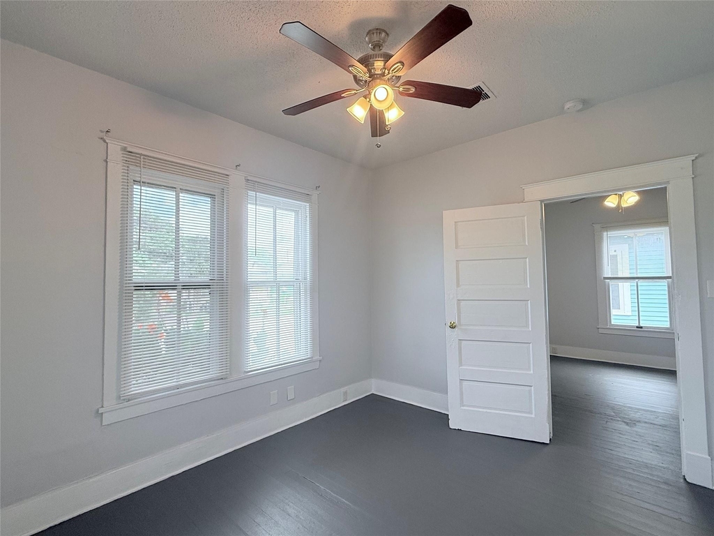 1924 26th Street - Photo 18