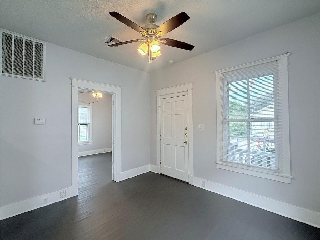 1924 26th Street - Photo 7