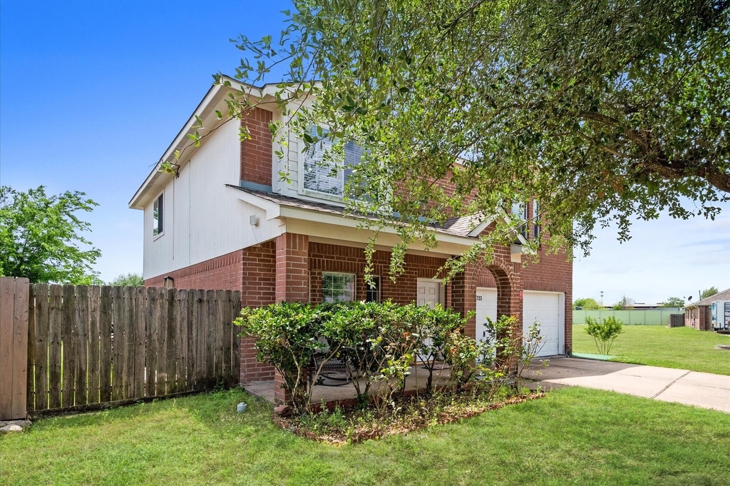 13723 Anwar Drive - Photo 2