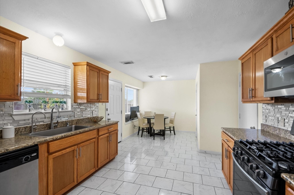 13723 Anwar Drive - Photo 10