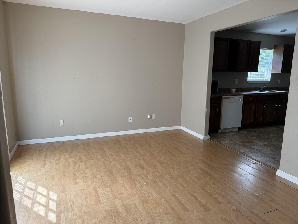 6005 Beech Drive - Photo 5