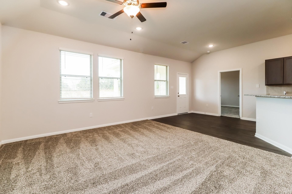14735 Country Club Road - Photo 2