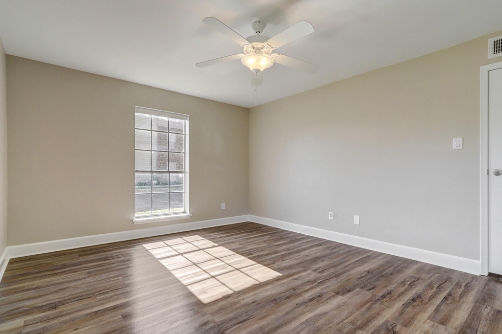 10101 S Gessner Road - Photo 11