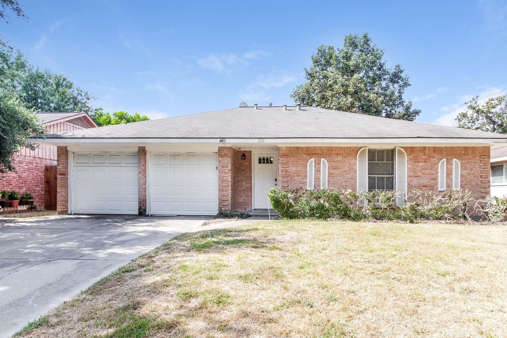 5014 Hasie Drive - Photo 0