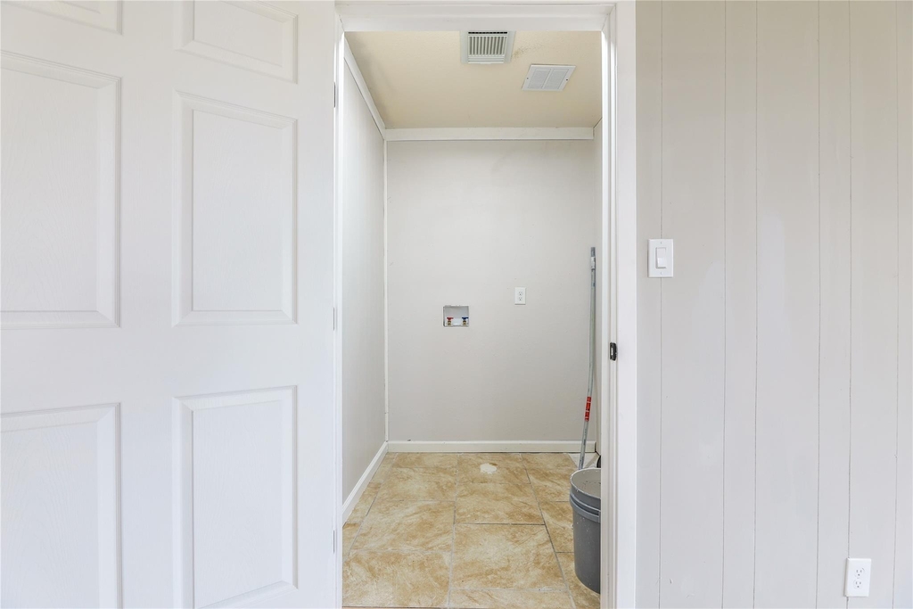 704 W Willis Street - Photo 7