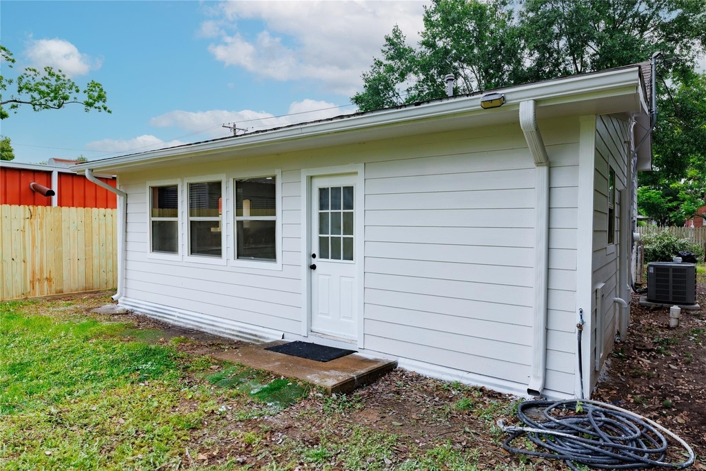 704 W Willis Street - Photo 11