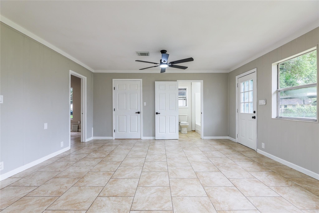 704 W Willis Street - Photo 4
