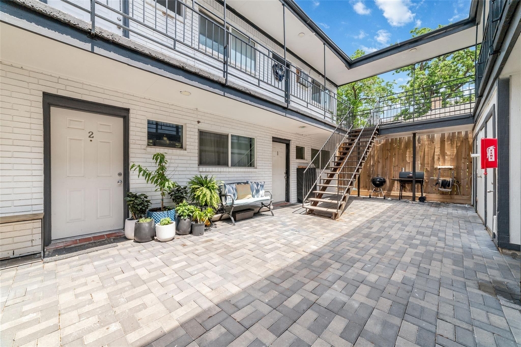 1424 Marshall Street - Photo 1