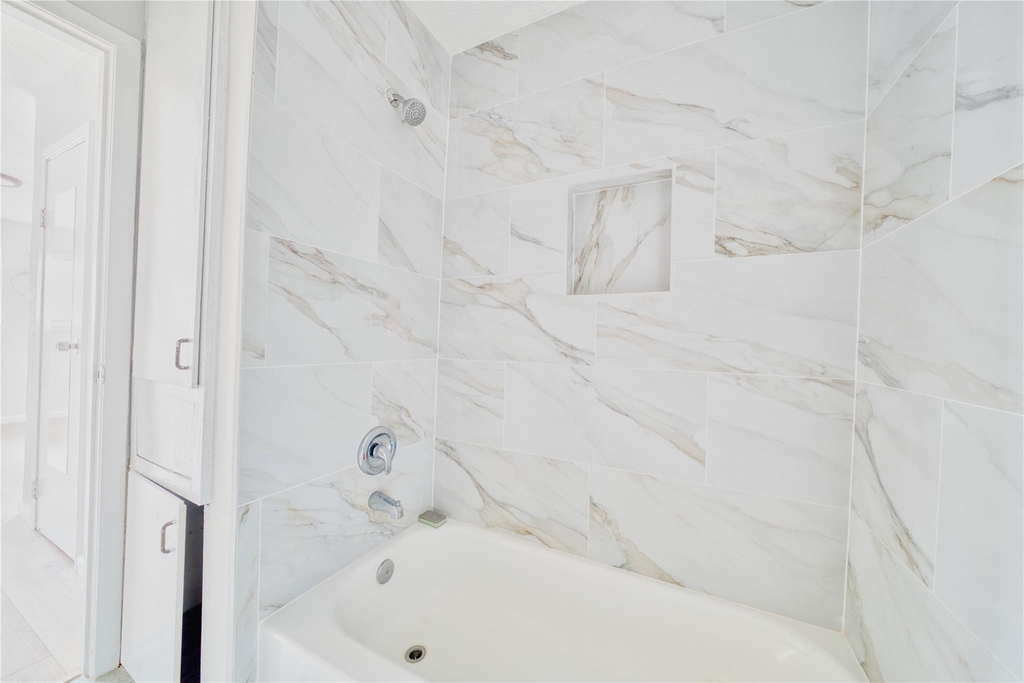 1424 Marshall Street - Photo 7