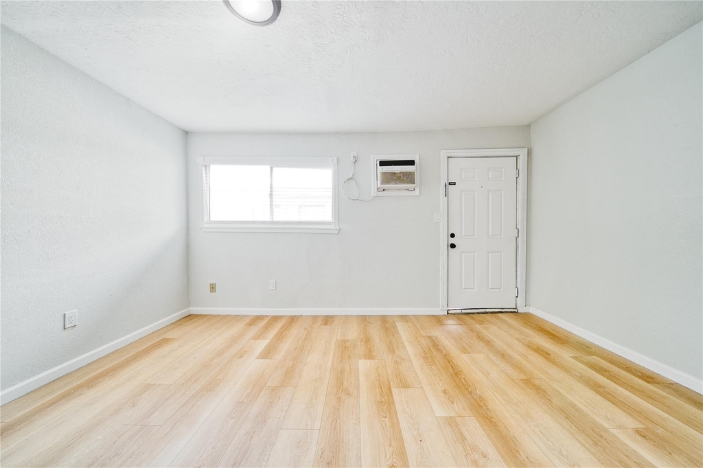 1424 Marshall Street - Photo 8