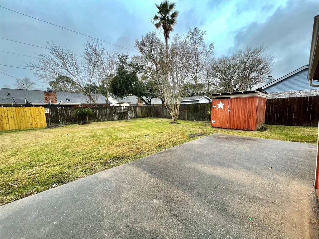 704 Manor Drive - Photo 23