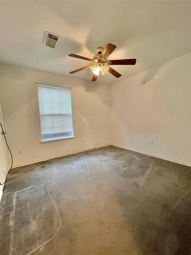 704 Manor Drive - Photo 16