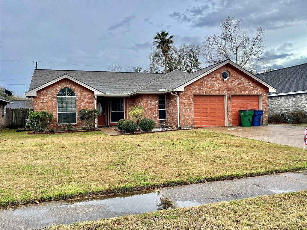704 Manor Drive - Photo 3