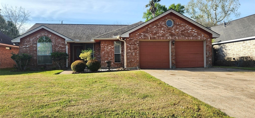 704 Manor Drive - Photo 0