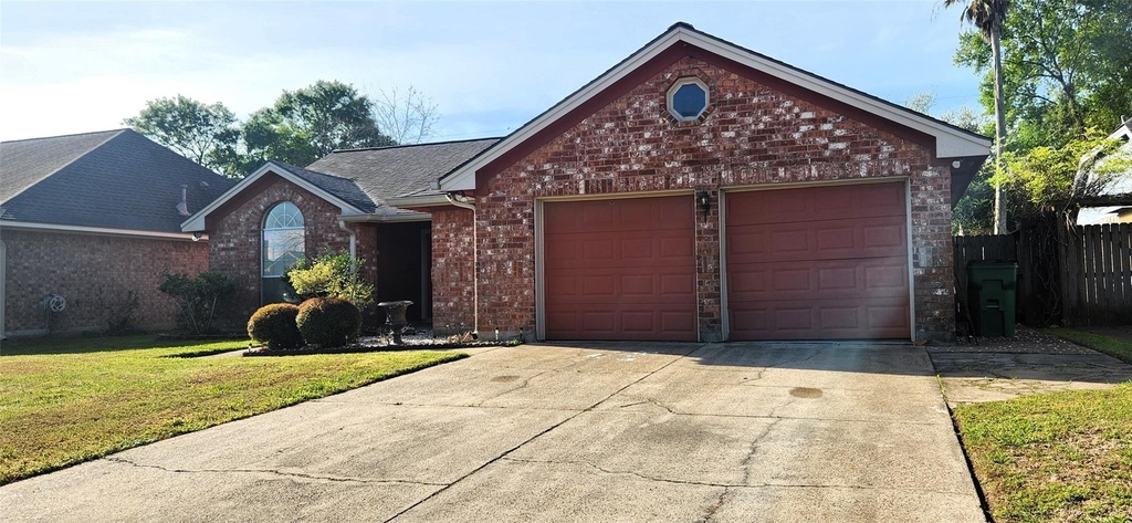 704 Manor Drive - Photo 2