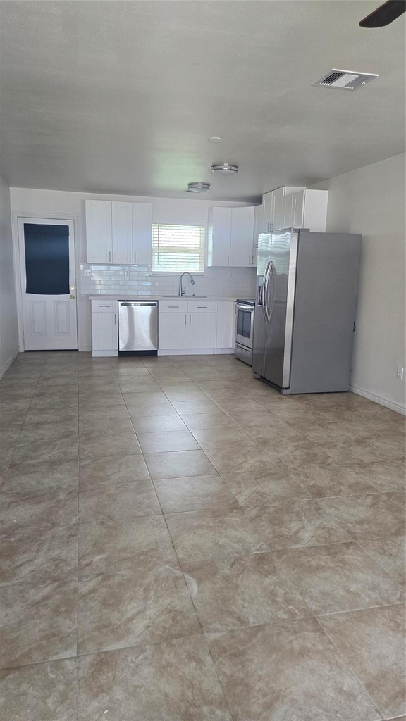 2724 Avenue D - Photo 2