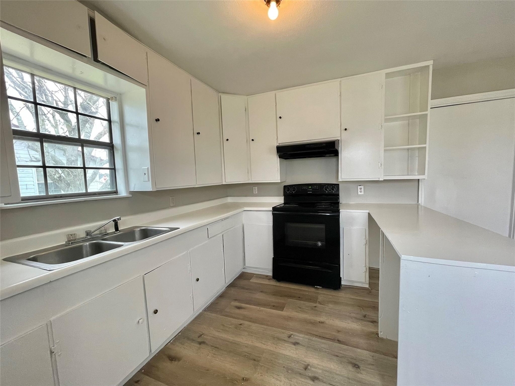 327 W 7th Street - Photo 4