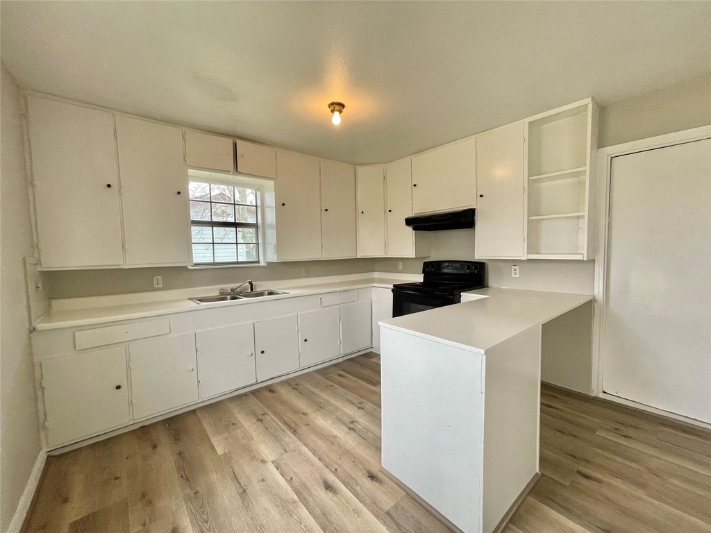 327 W 7th Street - Photo 3