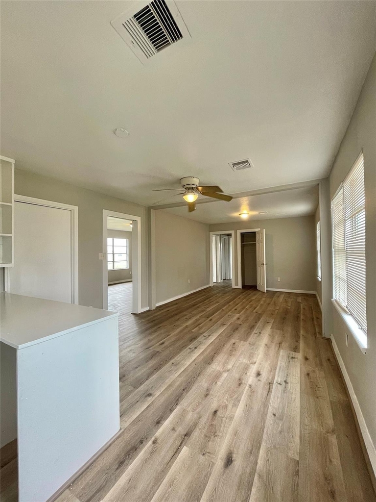 327 W 7th Street - Photo 5